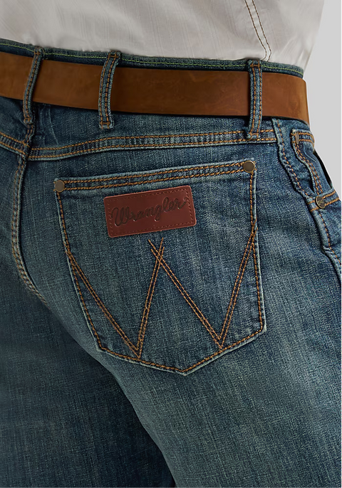 Men's Wrangler Retro® Slim Fit Straight Leg Jean in Bozeman