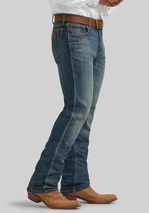 Men's Wrangler Retro® Slim Fit Straight Leg Jean in Bozeman